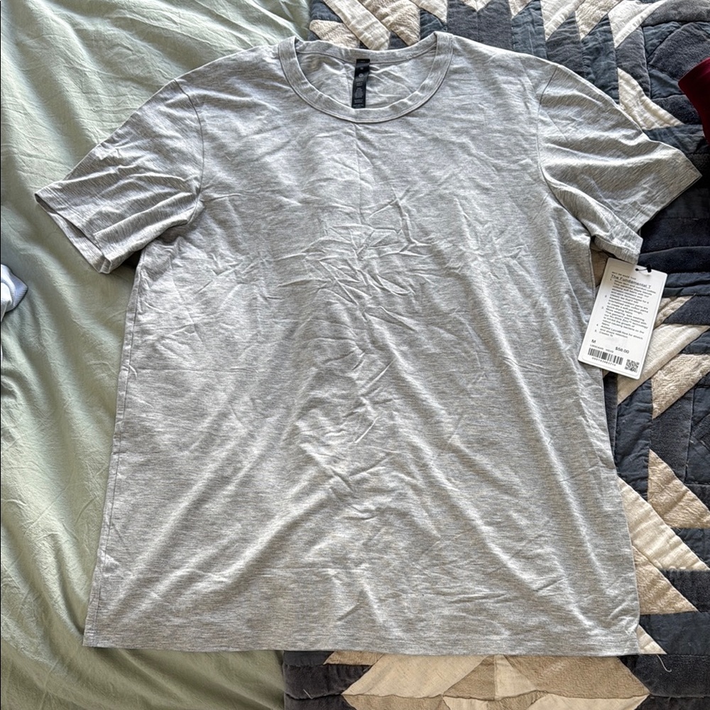 Lululemon Men's Gray T-Shirt, fundamental T shirt size M NEW